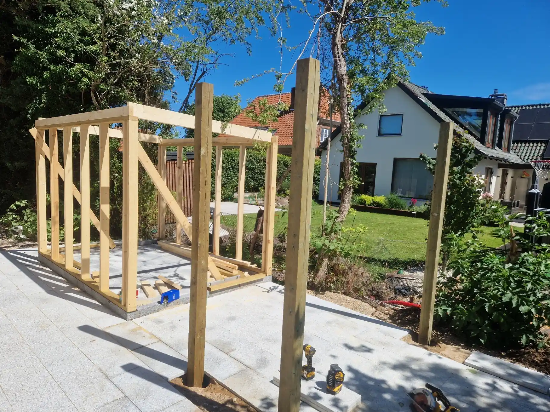 Ny træskeletkonstruktion på terrasse